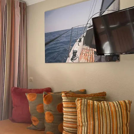Confort 2 Pieces Avec Terrasse, Piscine Et Parking - Fr-1-504-673 * Saint-Raphael (Var)